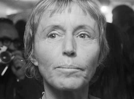Zelfbedienings-sexwinkel van Beate Uhse in de Kalverstraat te Amsterdam *6 april 1971