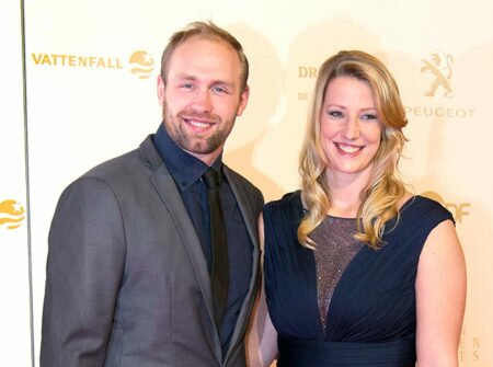 ARCHIV - Die Diskuswerfer Robert Harting und Julia Fischer kommen am 21.12.2014 in Baden-Baden (Baden-Württemberg) im Kurhaus zu der 68. Wahl zum "Sportler des Jahres". Harting und seine Diskus-Kollegin Fischer haben am 16.09.2016 in Berlin geheiratet. Foto: Daniel Maurer/dpa | Verwendung weltweit