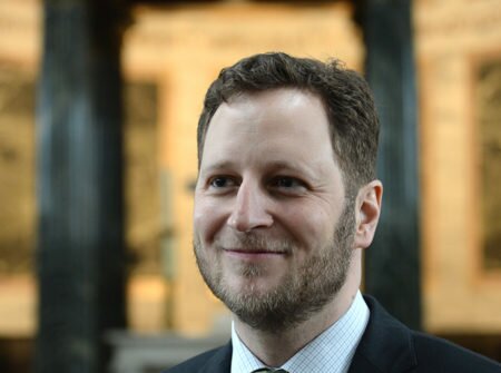 Als Botschafter der Deutschen Stiftung Denkmalschutz steht Georg Friedrich Prinz von Preußen am 10.02.2015 in der Friedenskirche in Potsdam (Brandenburg). Die Deutsche Stiftung Denkmalschutz hat eine bundesweite Spendenkampagne zur Sanierung des maroden Gotteshauses gestartet. Benötigt werden mehr als sechs Millionen Euro. Die Friedenskirche wurde von 1845 bis 1848 im Auftrag von Preußenkönig Friedrich Wilhelm IV. errichtet. Foto: Ralf Hirschberger/dpa | Verwendung weltweit